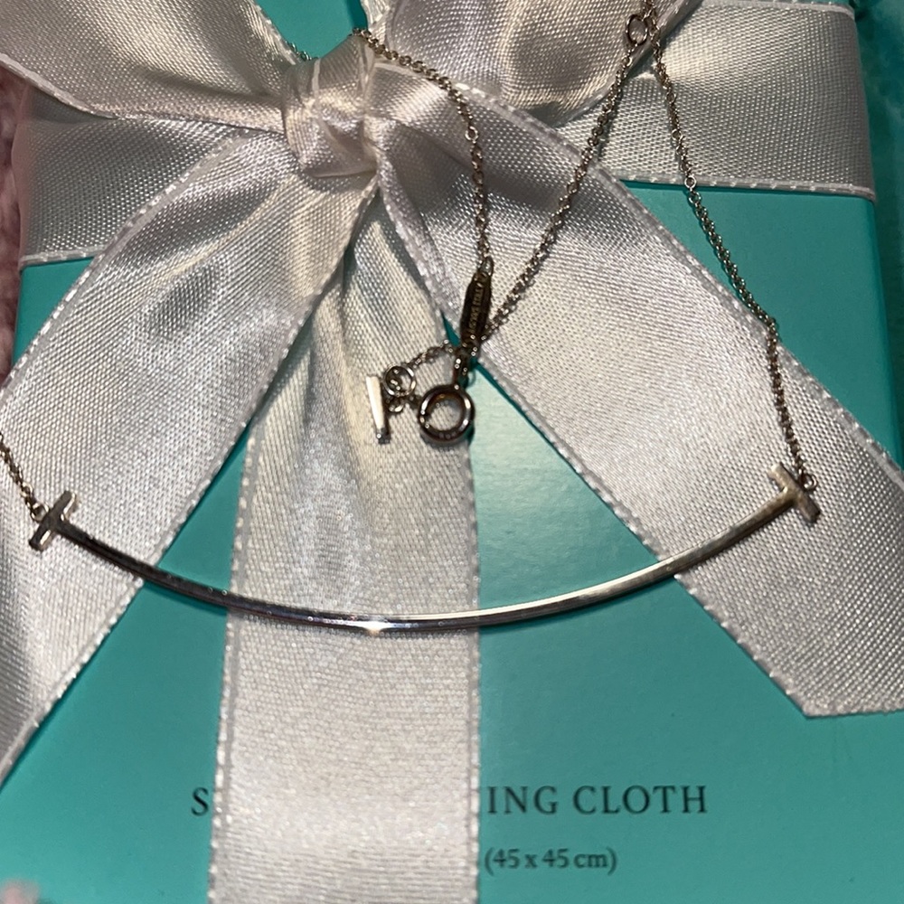 Tiffany & Co 16-18” adjustable Smile Necklace in